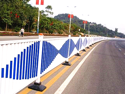 道路隔離護(hù)欄 - 河北振興金源絲網(wǎng)集團(tuán)有限公司圖片1